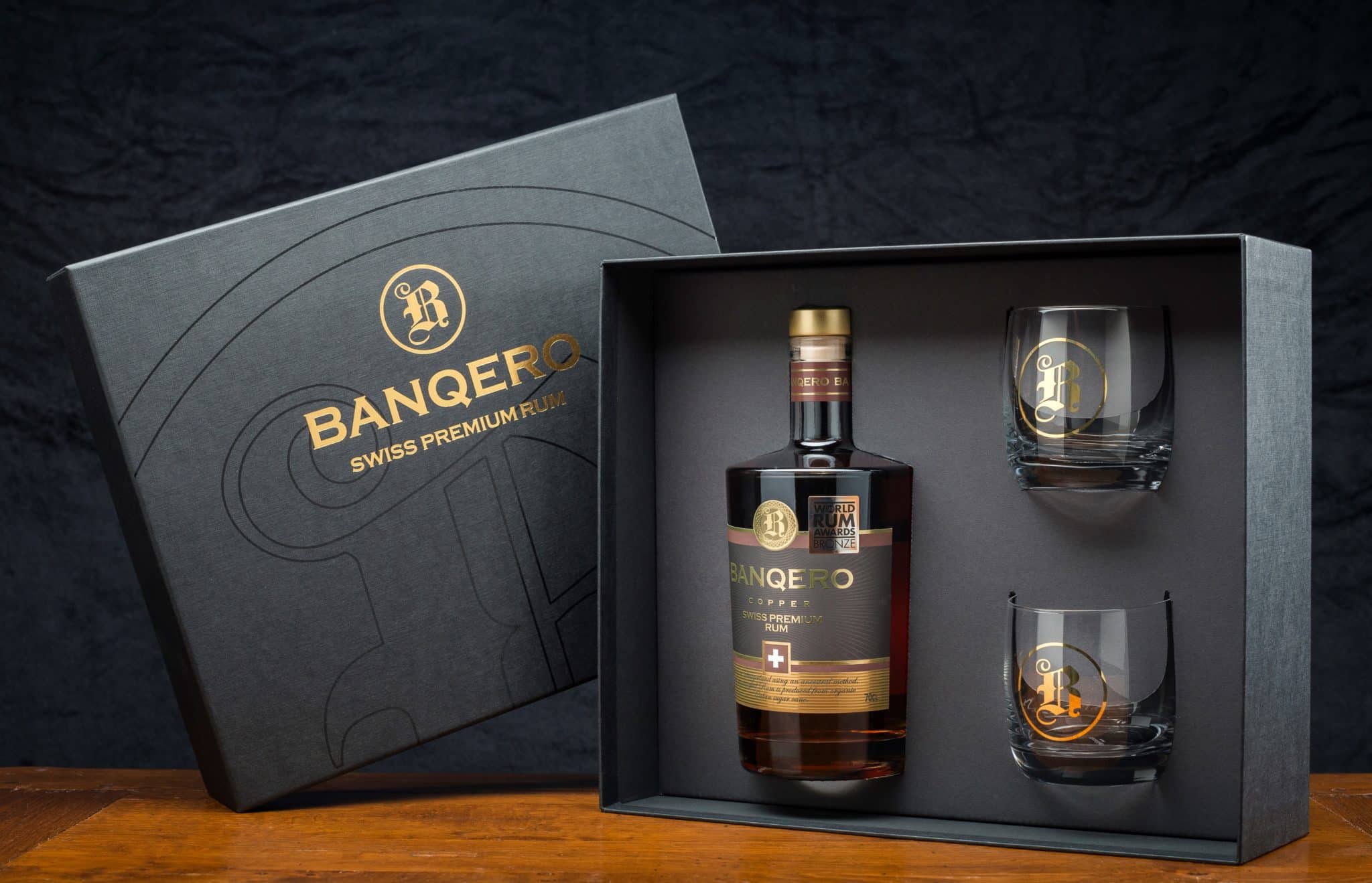 Coffret Cadeau de Rhum brun Suisse avec deux verres